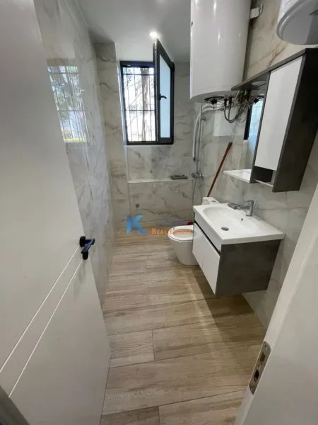 Tirane, jap me qera zyre Kati 1, 50 m² 70.000 Leke (Stadiumi Dinamo)