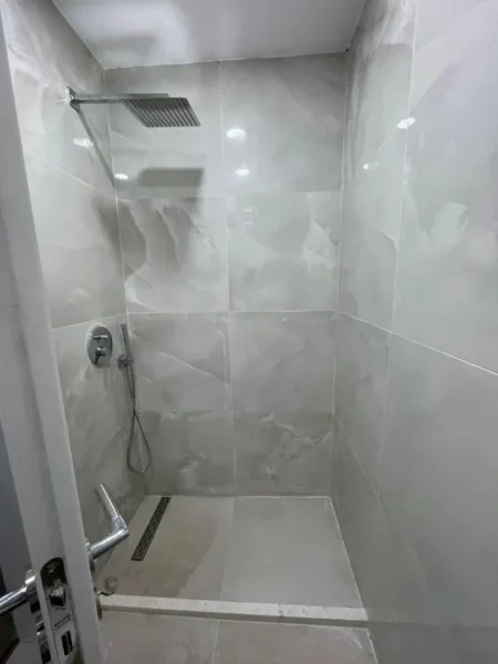 Tirane, jepet me qera apartament 1+1+Ballkon Kati 2, 65 m² 450 € (Kodra e Diellit tek market Aldi)