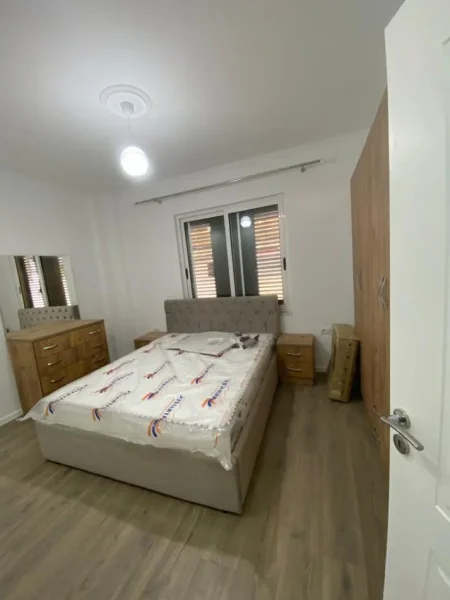 Tirane, jepet me qera apartament 1+1+Ballkon Kati 2, 65 m² 450 € (Kodra e Diellit tek market Aldi)