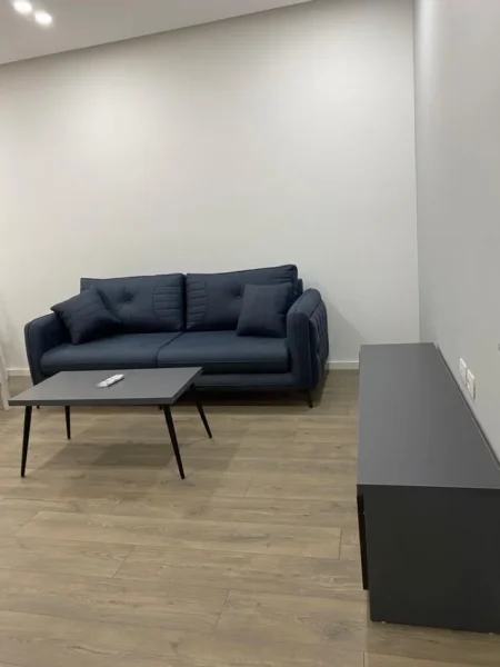 Tirane, jepet me qera apartament 1+1+Ballkon Kati 2, 65 m² 450 € (Kodra e Diellit tek market Aldi)