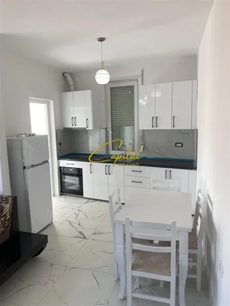 Tirane, jepet me qera apartament 1+1 Kati 2, 70 m² 550 € (ISH TREGU ELEKTRIK)
