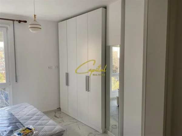 Tirane, jepet me qera apartament 1+1 Kati 2, 70 m² 550 € (ISH TREGU ELEKTRIK)
