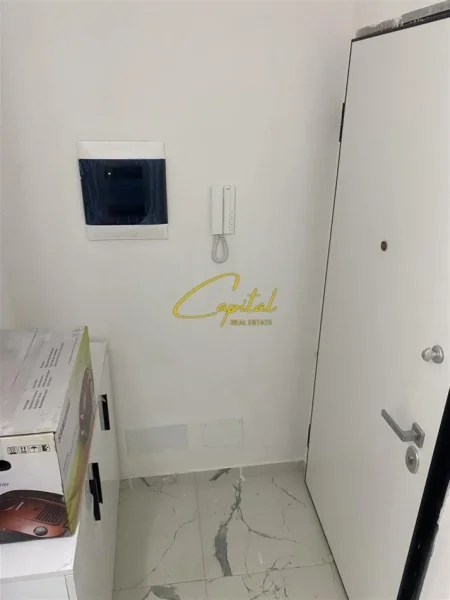 Tirane, jepet me qera apartament 1+1 Kati 2, 70 m² 550 € (ISH TREGU ELEKTRIK)