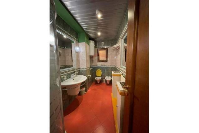Tirane, jepet me qera apartament Kati 2, 97 m² 1.000 Euro (bllok)