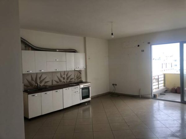 Tirane, shitet apartament Kati 3, 870.000 Euro