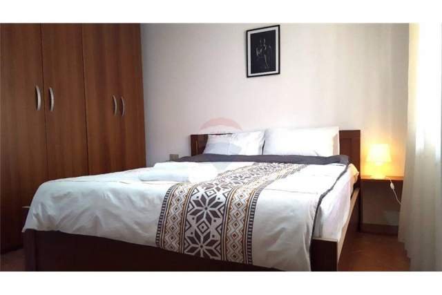Tirane, jepet me qera apartament 1+1 Kati 2, 87 m² 350 Euro (Pazari i Ri)