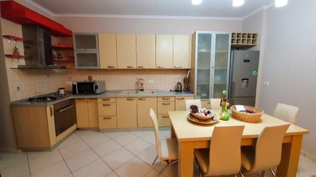 Tirane, jepet me qera 2+1+A+BLK Kati 9, 600 Euro