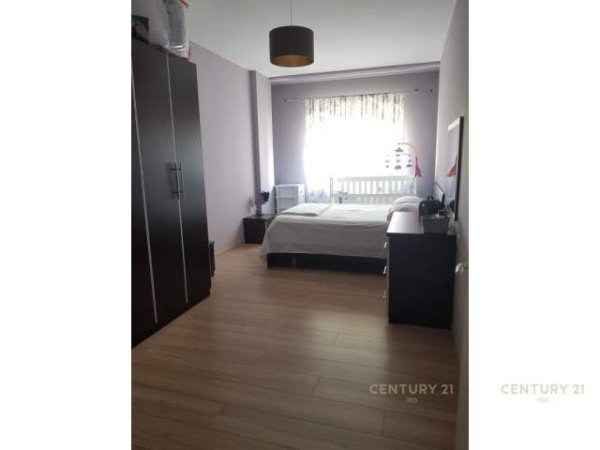 Tirane, shes apartament 2+1+BLK 125.000 euro (yzberisht)