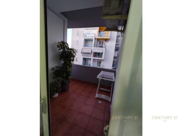 Tirane, shes apartament 2+1+BLK 125.000 euro (yzberisht)