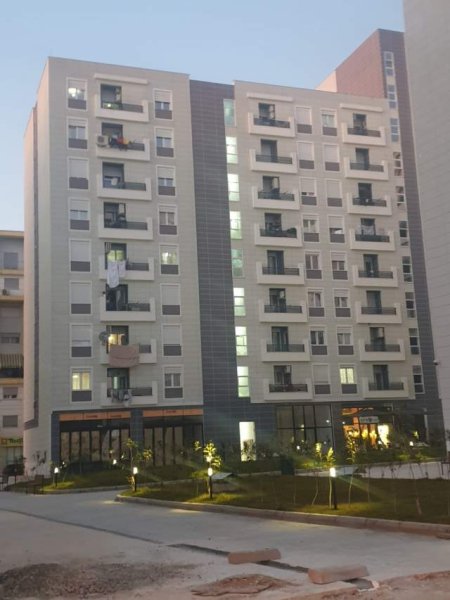 Tirane, jepet me qera dyqan Kati 0, 25 m² 420  Euro (Rr Kavajës)