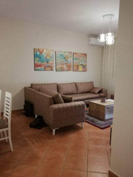 Tirane, jepet me qera apartament 1+1+BLK Kati 2, 77 m² 455 Euro (Liqeni thate)