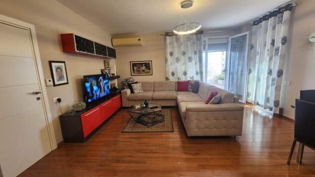 Shitet Penthouse 2+1 Kati 6, 217 m² 177.000 Euro (KODRA E DIELLIT)