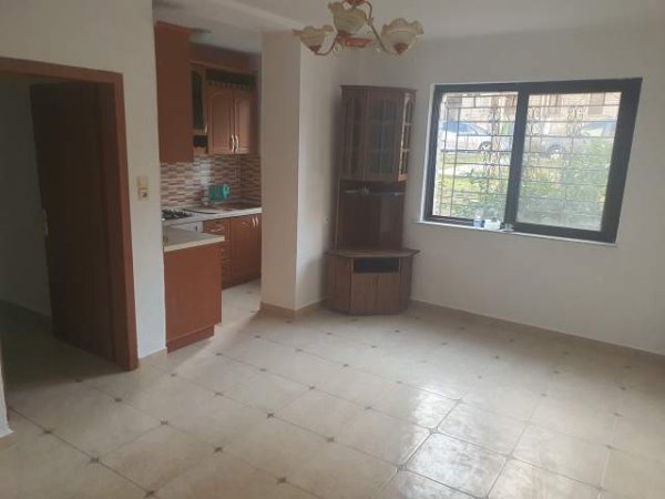 Tirane, jepet me qera garsonier Kati 1, 38 m² 180 Leke (Bajo topulli)