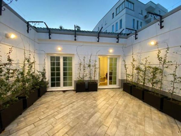 Tirane, jepet me qera apartament 900 Euro (sauk)