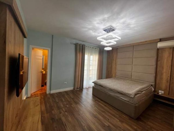 Tirane, jepet me qera apartament 900 Euro (sauk)