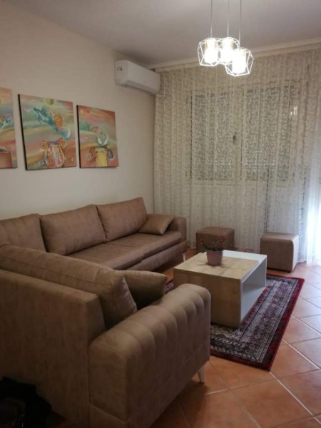 Tirane, jepet me qera apartament 1+1+BLK Kati 2, 77 m² 455 Euro (Liqeni thate)