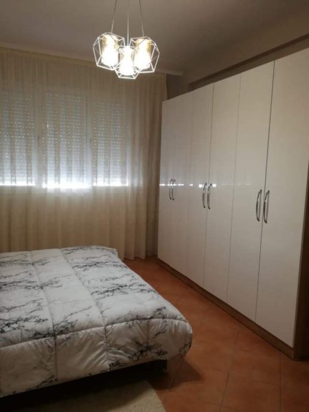 Tirane, jepet me qera apartament 1+1+BLK Kati 2, 77 m² 455 Euro (Liqeni thate)