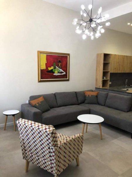 Tirane, jepet me qera Dublex 650 Euro
