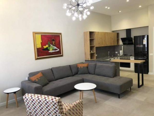 Tirane, jepet me qera Dublex 650 Euro