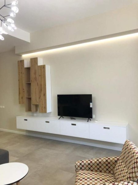 Tirane, jepet me qera Dublex 650 Euro
