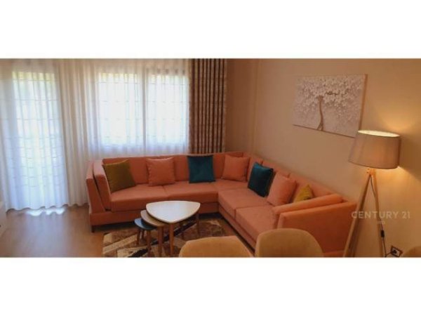 Tirane, jepet me qera apartament 450 Euro (kopshti botanik)