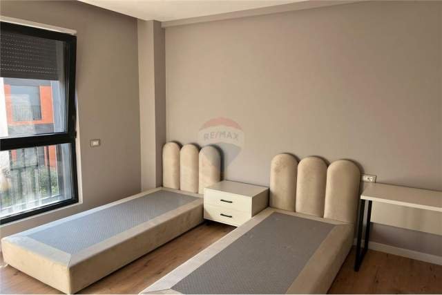 Tirane, jepet me qera apartament 2+1 120 m² 1.400 Euro (liqeni i thate)