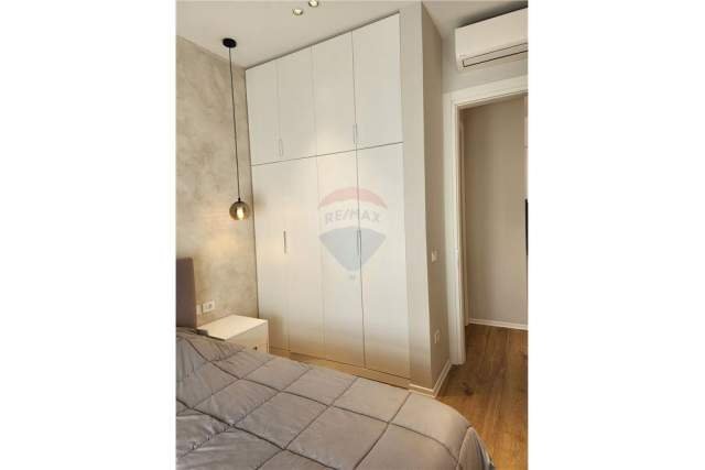 Tirane, jepet me qera apartament 75 m² 750 Euro (kompleksi deliorgji)