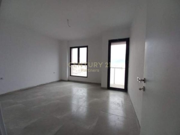 Tirane, jepet me qera apartament 3+1+BLK Kati 2, 120 m² 400 Euro (Rruga 29 Nentori)
