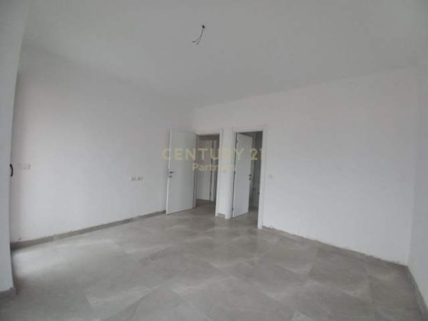 Tirane, jepet me qera apartament 3+1+BLK Kati 2, 120 m² 400 Euro (Rruga 29 Nentori)