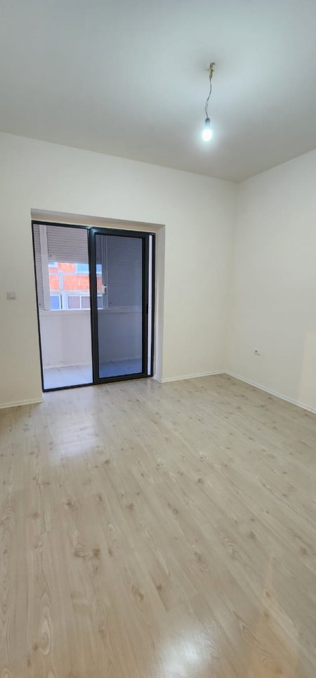 Tirane, shitet apartament 1+1 Kati 3, 61 m² 85.000 Euro (Vasil Shanto)