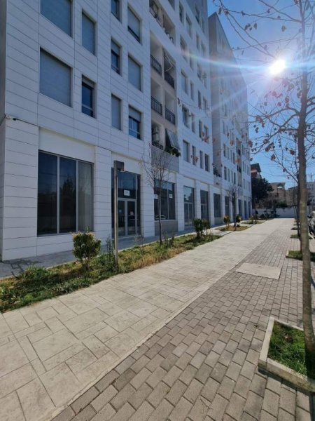 Tirane, Shitet Ambient Biznesi Kati 0, 41 m² 103.000 Euro (Brryli)