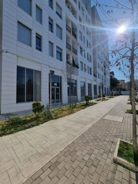 Tirane, Shitet Ambient Biznesi Kati 0, 41 m² 74.700 Euro (Brryli)
