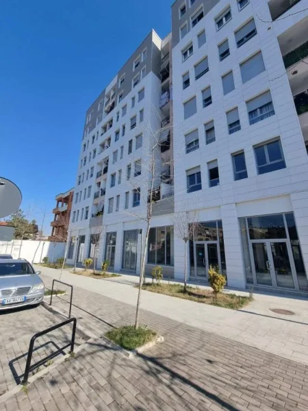 Tirane, Shitet Ambient Biznesi Kati 0, 41 m² 74.700 Euro (Brryli)