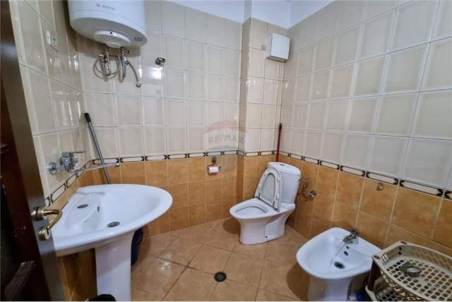 Tirane, jepet me qera apartament 2+1+BLK Kati 3, 110 m² 400 Euro (Ali Demi)
