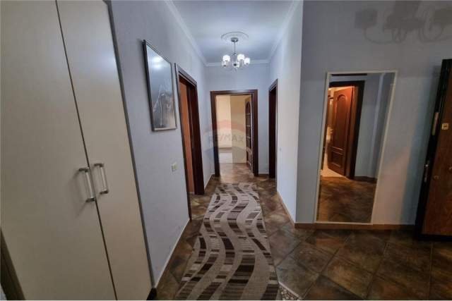 Tirane, jepet me qera apartament 2+1+BLK Kati 3, 110 m² 400 Euro (Ali Demi)