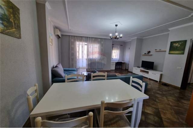 Tirane, jepet me qera apartament 2+1+BLK Kati 3, 110 m² 400 Euro (Ali Demi)