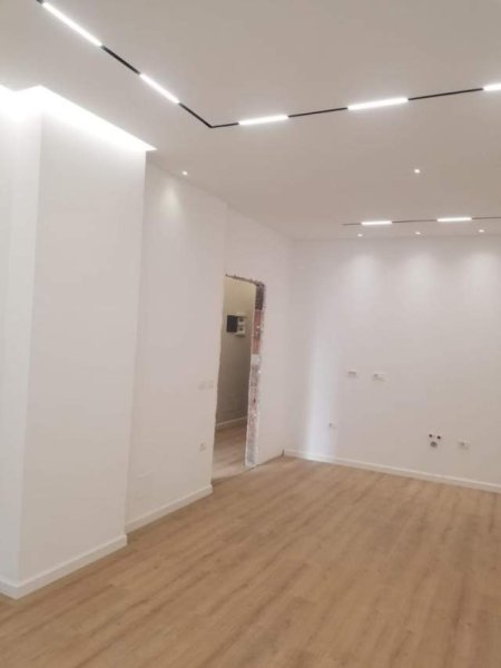 Tirane, jepet me qera zyre Kati 6, 108 m² 1.000 Euro (Rruga e Kosovareve)