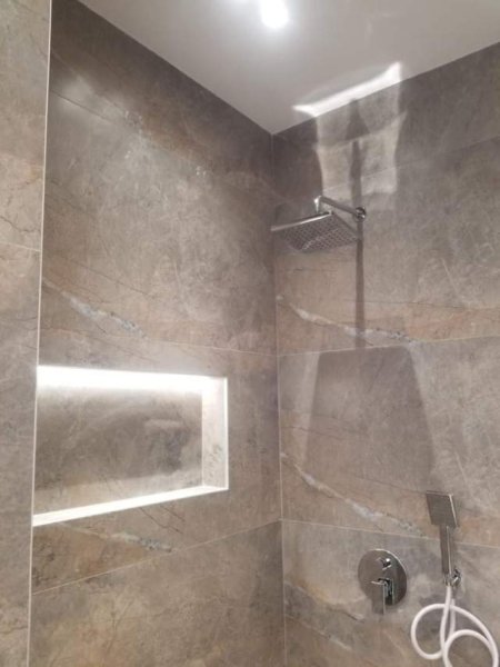 Tirane, jepet me qera zyre Kati 6, 108 m² 1.000 Euro (Rruga e Kosovareve)