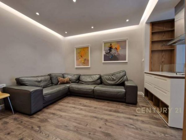 Tirane, jepet me qera apartament 86 m² 700 Euro (Kompleksi Kontakt)