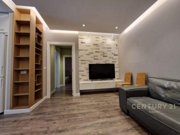 Tirane, jepet me qera apartament 86 m² 700 Euro (Kompleksi Kontakt)