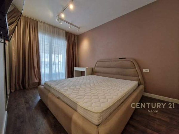 Tirane, jepet me qera apartament 86 m² 700 Euro (Kompleksi Kontakt)