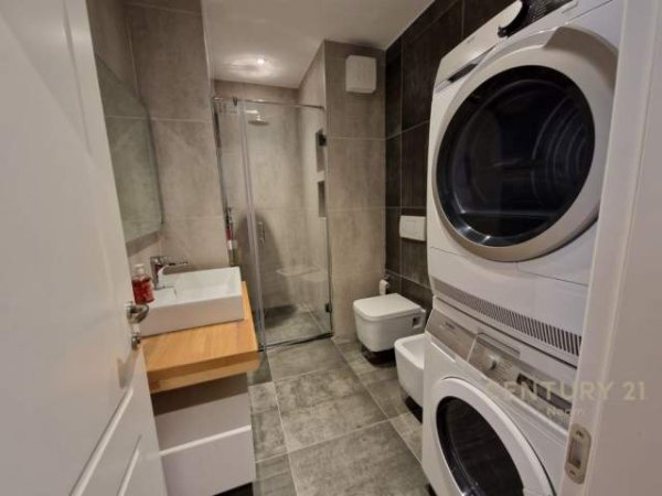 Tirane, jepet me qera apartament 86 m² 700 Euro (Kompleksi Kontakt)