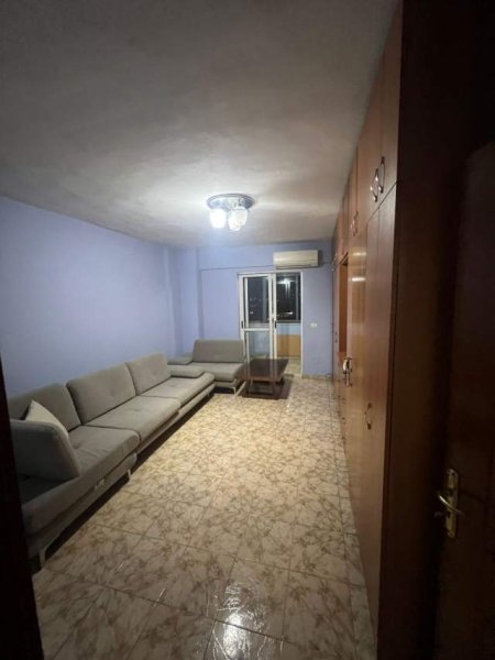 Tirane, jepet me qera apartament 2+1+BLK Kati 6, 120 m² 400 Euro (Prane Shkolles Ahmet Gashi)
