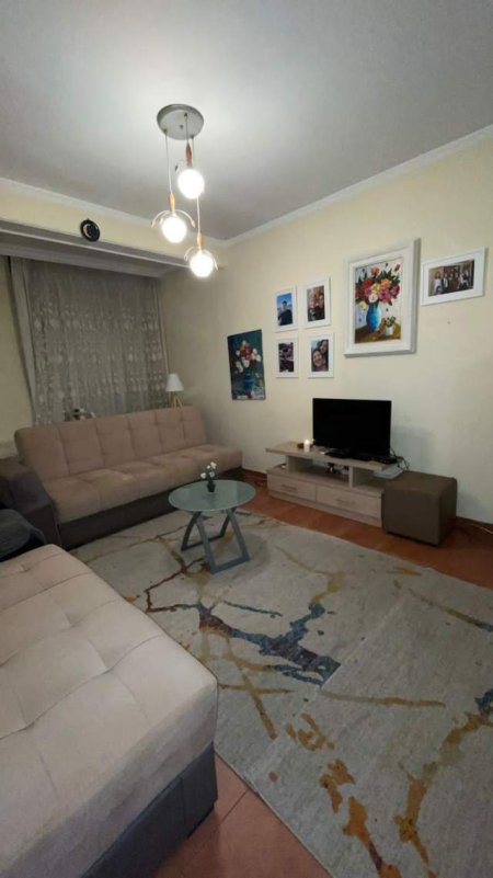 Tirane, jepet me qera apartament 1+1 Kati 2, 66 m² 450 Euro (Siri Kodra)