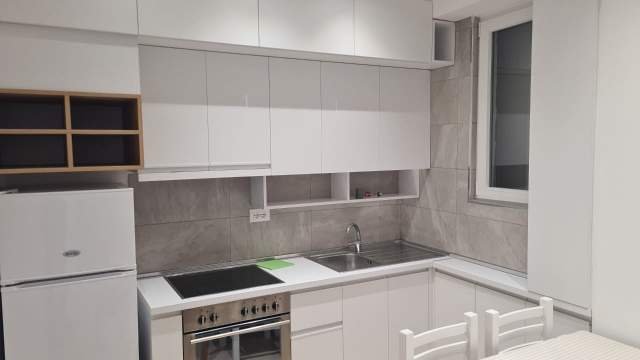 Tirane, jepet me qera apartament 2+1 Kati 6, 65 m² 350 Euro (Ali Demi)
