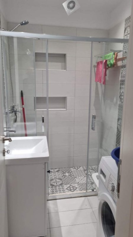 Tirane, jepet me qera apartament 2+1 Kati 6, 65 m² 350 Euro (Ali Demi)