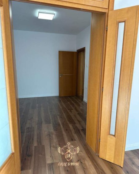 Durres, jap me qera zyre Kati 3, 86 m² 650 Euro (Flagship Center , Rruge Kryesore)