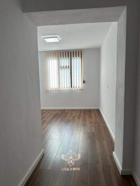 Durres, jap me qera zyre Kati 3, 86 m² 650 Euro (Flagship Center , Rruge Kryesore)
