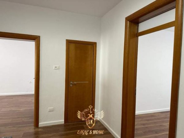 Durres, jap me qera zyre Kati 3, 86 m² 650 Euro (Flagship Center , Rruge Kryesore)