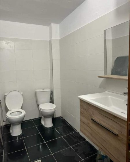 Durres, jap me qera zyre Kati 3, 86 m² 650 Euro (Flagship Center , Rruge Kryesore)